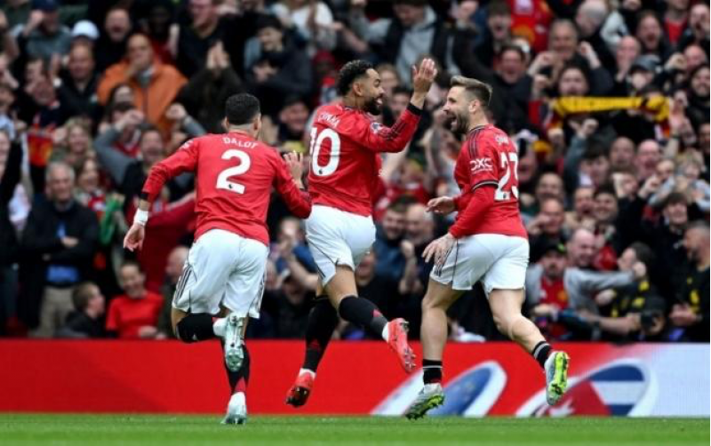 manchester-yunayted-liverpulu-meglub-etdi-2