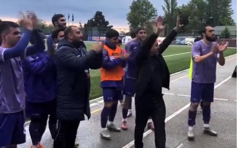 abbasov-azarkeshlerle-vidalashdi-alqishlarla-yola-salindi-