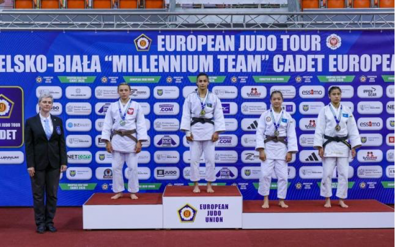 azerbaycan-cudochularindan-avropa-kubokunda-ugurlu-start