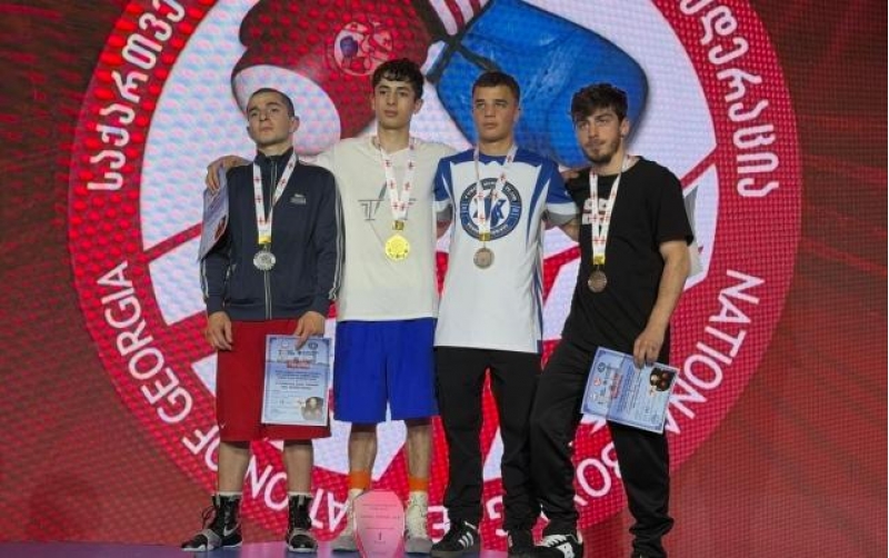 azerbaycan-bokschulari-batumide-5-medal-qazandilar