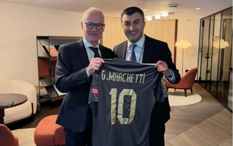 uefa-bash-katibine-qarabagn-formasi-hediyye-olundu