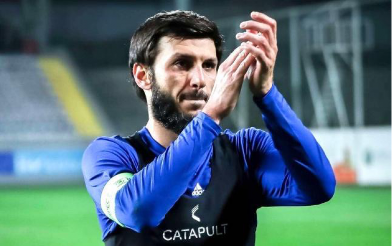 qarabag-futbolchusu-bedavi-huseynovla-muqavile-muddetini-uzadib