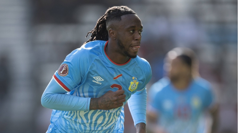van-bissaka-italiya-yolunda