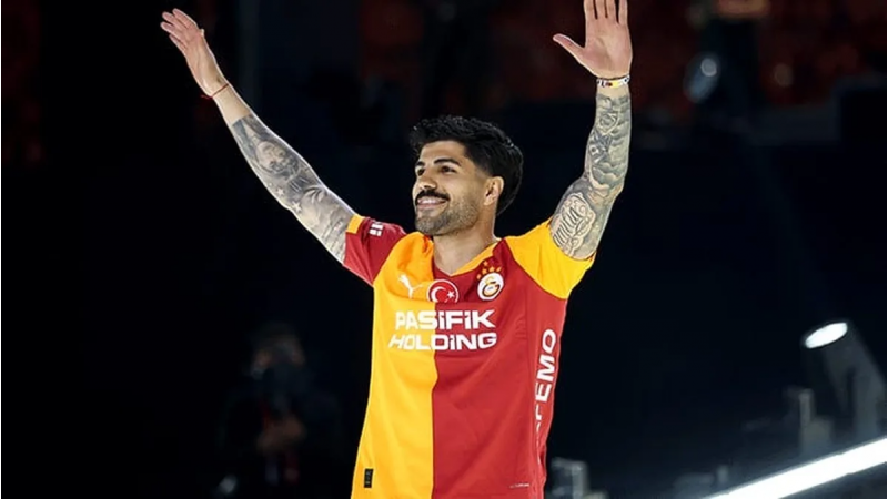 qalatasaray-iki-oyunchusunu-yola-salir