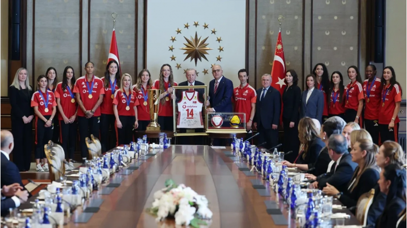 erdogan-avropa-chempionlari-ile-gorushdu