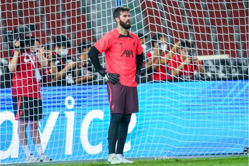 liverpul-alissonla-bagli-qerar-verdi