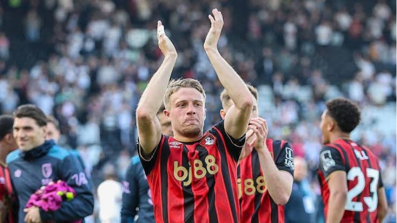 manchester-yunayted-bornmutun-futbolchusunu-isteyir