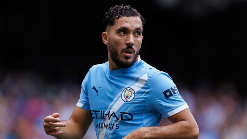 psj-gozunu-manchester-sitinin-futbolchusuna-dikib