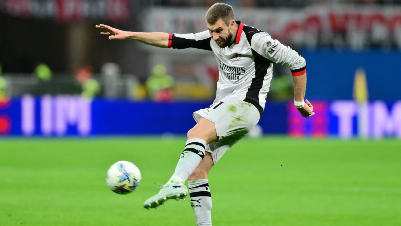 milan-serbiyali-mudafiechi-ile-muqavileni-yeniledi