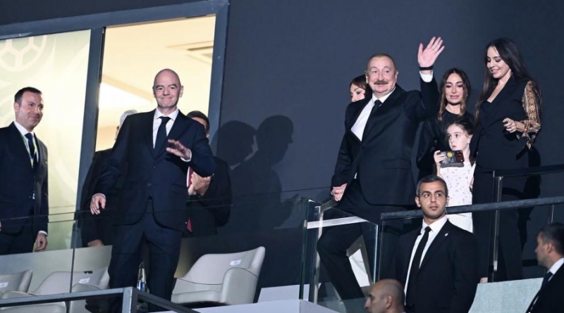 Prezident ailə üzvləri ilə birgə çempionatın açılışında